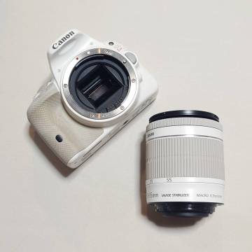 Canon EOS Kiss X7 ホワイト + EF-S 18-55mm IS STM レンズキット ホワイト