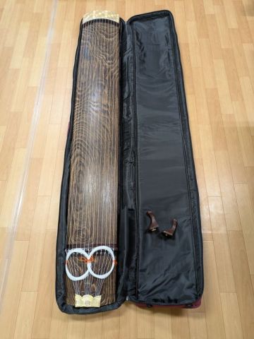 Cs2647 ①美品 十三絃琴 透かし玉縁包み柏葉 綾杉彫り 刳甲 箏 紅木猫足 ソフトケース付 和楽器