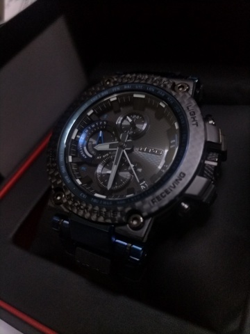 美品 CASIO G-SHOCK MTG-B1000Series スマートフォンリンク機能/電波ソーラー搭載(MTG-B1000XB-1AJF）