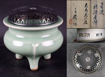 茶道具 蔵六造 青磁三足袴腰香炉 東龍軒公勝造 純銀 網透花図火舎 共箱