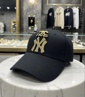 NYヤンキースハイブランドメタルチャームグリッターストーンゴールドロゴブラックベルトキャップ