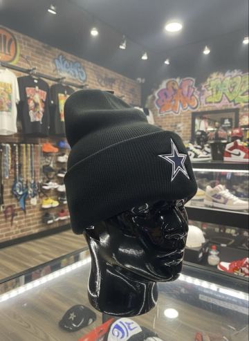 【新品タグ付き】ダラス・カウボーイズカーハート47BRANDトリプルコラボビーニーニット帽ブラック