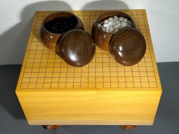 囲碁道具 本榧 極厚 脚付碁盤/碁石 　碁盤重量約20kg　 碁石 本蛤石182個 那智黒石181個