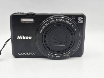 NIKON COOLPIX S7000 ブラック コンパクトデジタルカメラ [358409-78]
