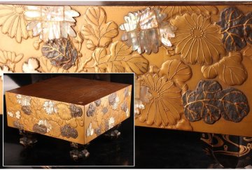 [URA]漆塗螺鈿細工菊花蒔絵波文足付19路碁盤/厚み16.8cm/約18kg/4-12-74　(検索)骨董/囲碁/将棋/碁笥/碁石/カヤ/榧