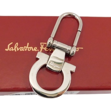 1円■新品同様 フェラガモ キーホルダー シルバー系 メタル ガンチーニ お洒落 可愛い Salvatore Ferragamo ■E.Bip.dtt-03