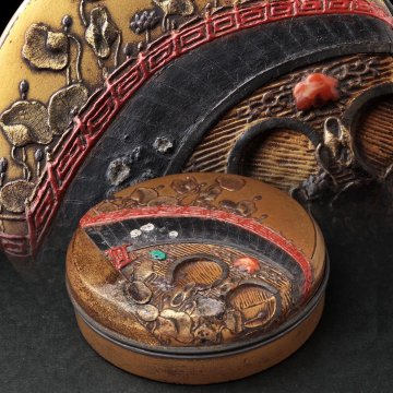 FE069 時代蒔絵 金地 内金梨地 源氏池と赤橋高蒔絵 錫縁 香合 ターコイズ/瑪瑙嵌入 径8.4cm 木箱・光琳蒔絵香合 漆工芸 漆器 古美術