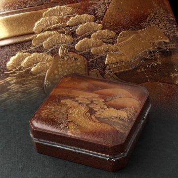 UV276 時代蒔絵 江戸期 総金梨地 山水風景金蒔絵 錫縁 隅切四方香合 幅7.7cm 木箱附・蒔絵香合・蓋物 漆工芸 漆器 茶道古美術