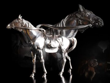 【雲】某資産家放出品 将軍乃駿馬 三つ葉葵 銀製 置物 5345g 刻印(武士侍)Y8591 UVTokvc