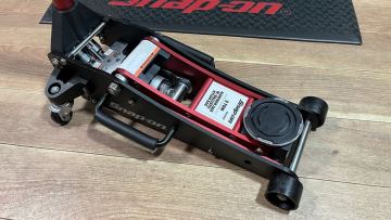 美品 2016年モデル スナップオン アルミジャッキ ２トンフロアジャッキ YASAJ20ALST 油圧ジャッキ レースジャッキ フル分解O/H済み