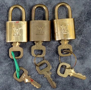 3点セット ヴィトン カデナ3つ 鍵6本 キーポルやスピーディ等で使用 ゴールド 319 342 344　4335