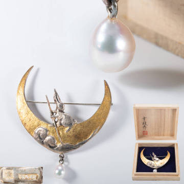 アンティーク・銀打出金象嵌 ブローチ 月兎・アコヤ真珠・パールブローチ・箱付き・在銘・シルバー・silver刻印・11.2g・F00059