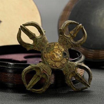 【永】d141【兵庫県の図書館や博物館の館長を歴任された歴史研究家遺族委託品】仏教美術 鎌倉時代 古銅金銅十字羯磨　密教法具　優品