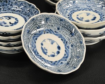 【永】c343【兵庫県の図書館や博物館の館長を歴任された歴史研究家遺族委託品】江戸時代　古伊万里染付微塵唐草小皿　10客