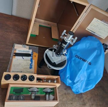 蔵出 当時物 OLYMPUS POS 偏光 鉱物 顕微鏡 木製 ケース 付き オリンパス 光学 機器 対物 接眼 レンズ 昭和 レトロ ビンテージ 機材 古物