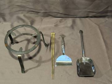 【中古・火鉢周辺品4点】五徳・火箸・灰ならし・灰匙
