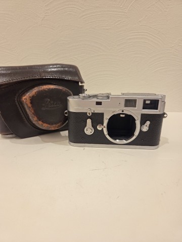 Leica M2 シャッターきれました ライカ レンジファインダー フィルムカメラ カメラ フィルムカメラ フィルム ケース付き マニュアル