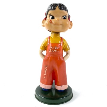 1円〜 希少 ペコちゃん 首振り人形 ソフビ 当時物 1964 ブリキ 台座 文字凸 不二家のミルキー 昭和レトロ 袴ペコ 店頭用 ドール 4202940