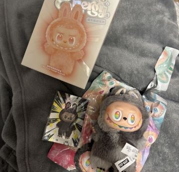 『 POP MART ラブブ LABUBU 』正規品 ● シークレット ● グレー ● キーホルダー ぬいぐるみ ● 箱・本体 QR読込OK● POPMART ラブブ 本我