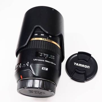 52050-600　極美　タムロン TAMRON SP70-300mm Di USD F4-5.6 Canon EF 　動作品　送料600円～