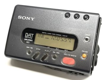 【W243】美品 高級ウォークマン SONY ソニー TCD-D7 ダット DAT WALKMAN 本体 テープコーダー 通電確認済み b