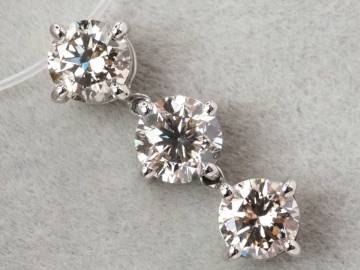 【8746A】Pt900 天然ダイヤモンド 3P/1.00ct/0.40ct/1.5g ペンダントトップ