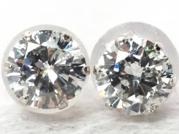 【8749A】鑑定書付 Pt900 天然ダイヤモンド G-H/SI-2/GOOD/計0.804ct/0.403ct/0.401ct/0.65g ピアス