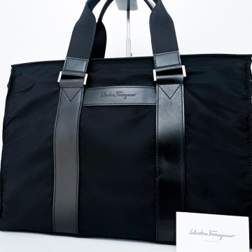 1円■未使用級■超希少デザイン■型崩れ無し■Ferragamo フェラガモ 軽量 トートバッグ ビジネス 大容量 A4 メンズ レザー ブラック 黒