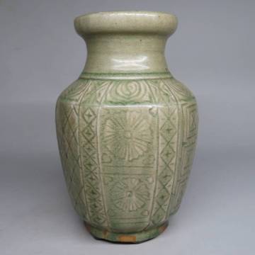 「都内コレクター所蔵品」ベトナム（越南）安南焼　宋胡録　緑釉幾何花文壷　花瓶　安南　東南アジア諸国古陶器　lot:12736