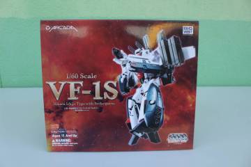 アルカディア 1/60 完全変形 超時空要塞マクロス 愛・おぼえていますか VF-1S ストライクバルキリー(一条輝 搭乗機) 未使用　箱痛み品