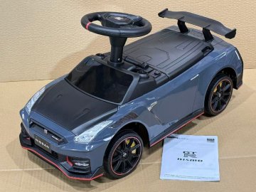 【イベント展示品】足けり乗用玩具 NISSAN GT-R NISMO (R35）グレー　【0821】
