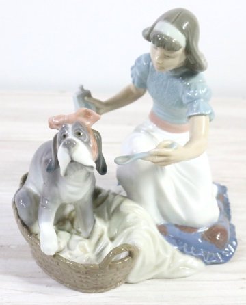 【ト足】リヤドロ LLADRO 「Take your Medicine」 フィギュリン 5921 スペイン製 陶器人形 置物 インテリア アンティーク CE869CMM72