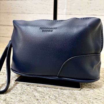 新品未使用1円 Salvatore Ferragamo サルヴァトーレフェラガモ ガンチーニ セカンドバッグ ポーチ クラッチロゴ ネイビー ビジネスメンズ