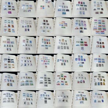 海外切手 大量まとめ売り コレクションアルバム一冊分 全て未使用 美品 コレクション アルバム入り 世界切手 記念切手　4512