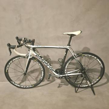 25c/100073-1/YY48000/014-3/【足立区から家財便or引取り】自転車 FOCUS フォーカス IZALCO ブラック/ホワイト ロードバイク 700&times;25C