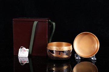 【珍品堂】1円から AB46BE-D 輪島塗 名工 柿木章作 在銘 舟引き人物 細密細工 蒔絵棗 内金溜 径8.5㎝ 木箱 茶器 茶道具 時代物 骨董品 希少