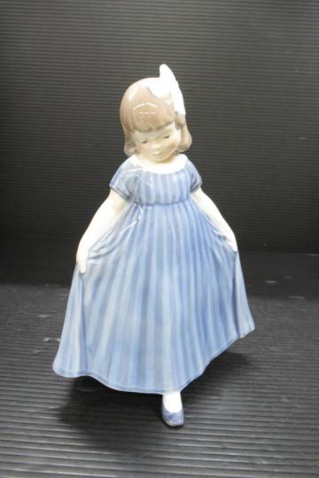 【希少！在庫1点】美品♪ フィギュリン ROYAL COPENHAGEN ロイヤルコペンハーゲン バレリーナ 少女 女の子 リボン 陶器人形 西洋工芸 置物 