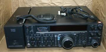 YAESU 八重洲　HFトランシーバー　FT2000D　+　専用電源（FP2000）中古
