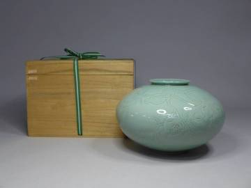 韓国美術　韓国人間国宝 申相浩『高麗青磁辰砂柘榴文陽刻壺』釜谷陶房　共箱　本物保証品