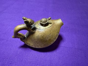 良品　唐金　中国古玩　水滴　水差し　亀兎図　黄銅製　時代物　出来抜群（書道具硯筆矢立在銘中国美術彫刻香炉