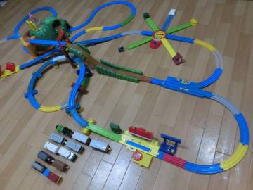 プラレール 大量 生産終了品 トーマス山を登り入り組んだループへ コウノトリくん山へ コンテナ 特急 トミカが組み替えられる連射台 1円～