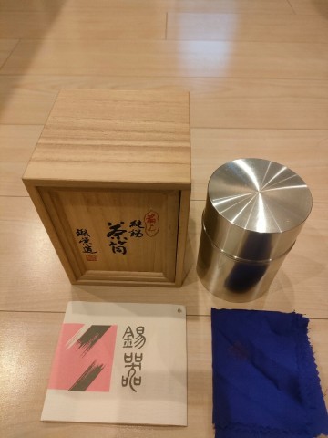 未使用品 美品 鍛栄造 純錫 茶筒 茶壺 共箱 重量約680グラム 茶壷 茶心壺 茶道具 茶器 骨董美術品