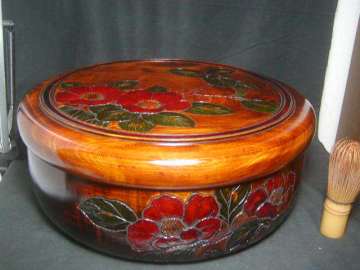 初だし 岡山県特産　烏城彫椿図取込盆　讃岐彫 鎌倉彫 菓子入れ 茶器入 菓子鉢 茶櫃 色漆　手許箱 木箱 古民具 収納ケース