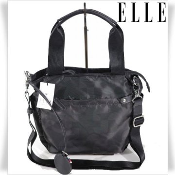 新品1円～★ELLE エル 女性用 レディース 軽量 斜め掛け可能 2WAY ショルダーバッグ B5 プリモア グラフィカルプリント 黒 本物 ◆B2393◆