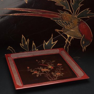 FE696 時代 琉球漆器 朱漆箔絵 牡丹鳥圖図 角盆 幅34.4cm 木箱附・琉球盆・竹細編縁箔絵四方盆 漆工芸 古美術