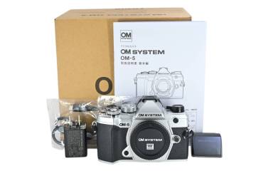1041 【委託出品】超美品 OM SYSTEM OM-5 デジタルカメラ ミラーレス一眼カメラ 元箱付