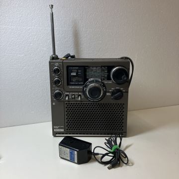 坂801-142 SONY ICF-5900 ラジオ スカイセンサー 当時物 ソニー Skysensor FM AM 通電確認済み 家庭用ラジオ 昭和レトロ アンティーク