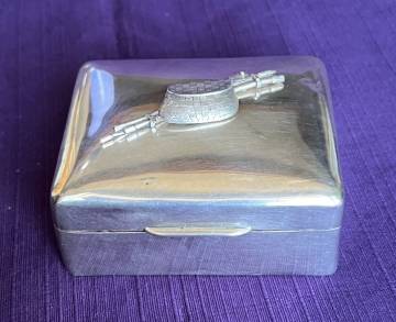 純銀の小箱　184ｇ　小物入れ　アンティーク　ビンテージ　ホールマークの刻印　