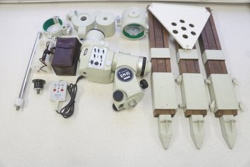 [QS][A677831214] 高橋製作所 タカハシ EM-10 赤道儀 鏡筒バンド/三脚/コントローラ 等付属 天体望遠鏡 部品