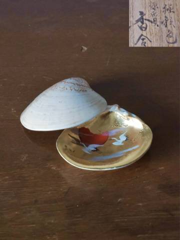 【青枠】加陽　一瓢斎　源氏貝合せ　鶴色絵　蛤香合　茶道具　香道具　箱付　時代物　美術品Q2257